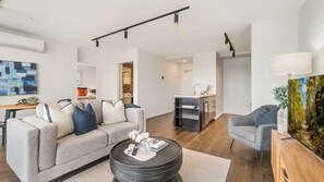 Smart TV - Modern Brunswick IMEL (Brunswick)