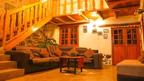 Interior - THE CAS DE OLLANTA 5 FROM THE PLAZA DE ARMAS (ollantaytambo cusco)