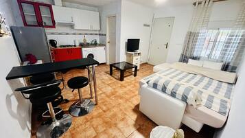 1 Schlafzimmer, BĂŒgeleisen/BĂŒgelbrett, kostenloses WLAN, BettwĂ€sche