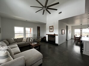 Smart TV, fireplace, books, stereo