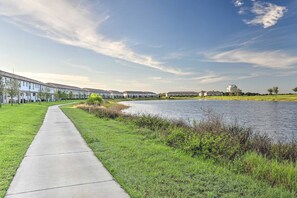 Property grounds - Resort Style 3Bd/2.5Bth in Championsgate! (Four Corners)