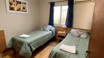 3 bedrooms, desk, iron/ironing board, free WiFi