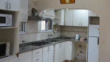 Fridge, microwave, oven, coffee/tea maker