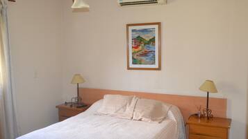 3 makuuhuonetta, työpöytä, silitysrauta/-lauta, ilmainen Wi-Fi