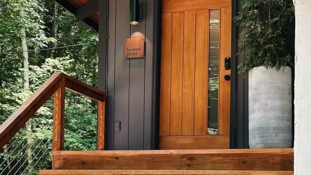 A wooden staircase leading to a door labeled 'leeward chalet.' - Modern Mountain Chalet Near Storyland & Summer Fun (Intervale)