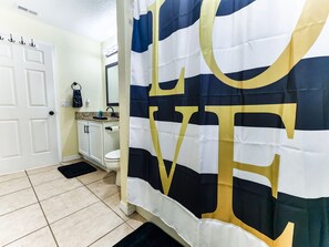 Combined shower/bathtub, hair dryer, towels, soap