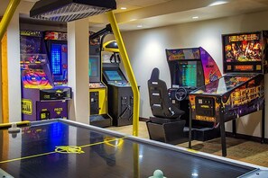 Games room - Holiday Get-Away! 2BDRM/2BTH Sleeps 8 Condo Ski-In/Ski-out (Breckenridge)