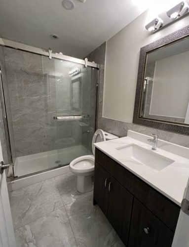 Finest BR Free Parking/Wifi TV Shared Suite