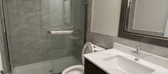 Finest BR Free Parking/Wifi TV Shared Suite