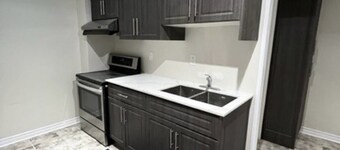 Finest BR Free Parking/Wifi TV Shared Suite