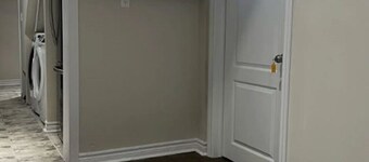 Finest BR Free Parking/Wifi TV Shared Suite