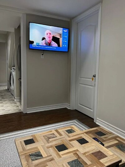 Finest BR Free Parking/Wifi TV Shared Suite