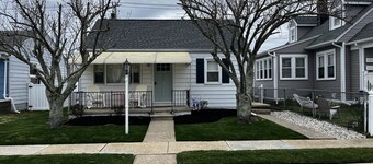Beach bungalow - 1.5 blocks to the beach - outdoor shower!