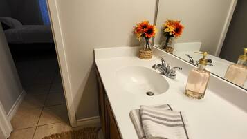 Combined shower/tub, towels, soap, shampoo