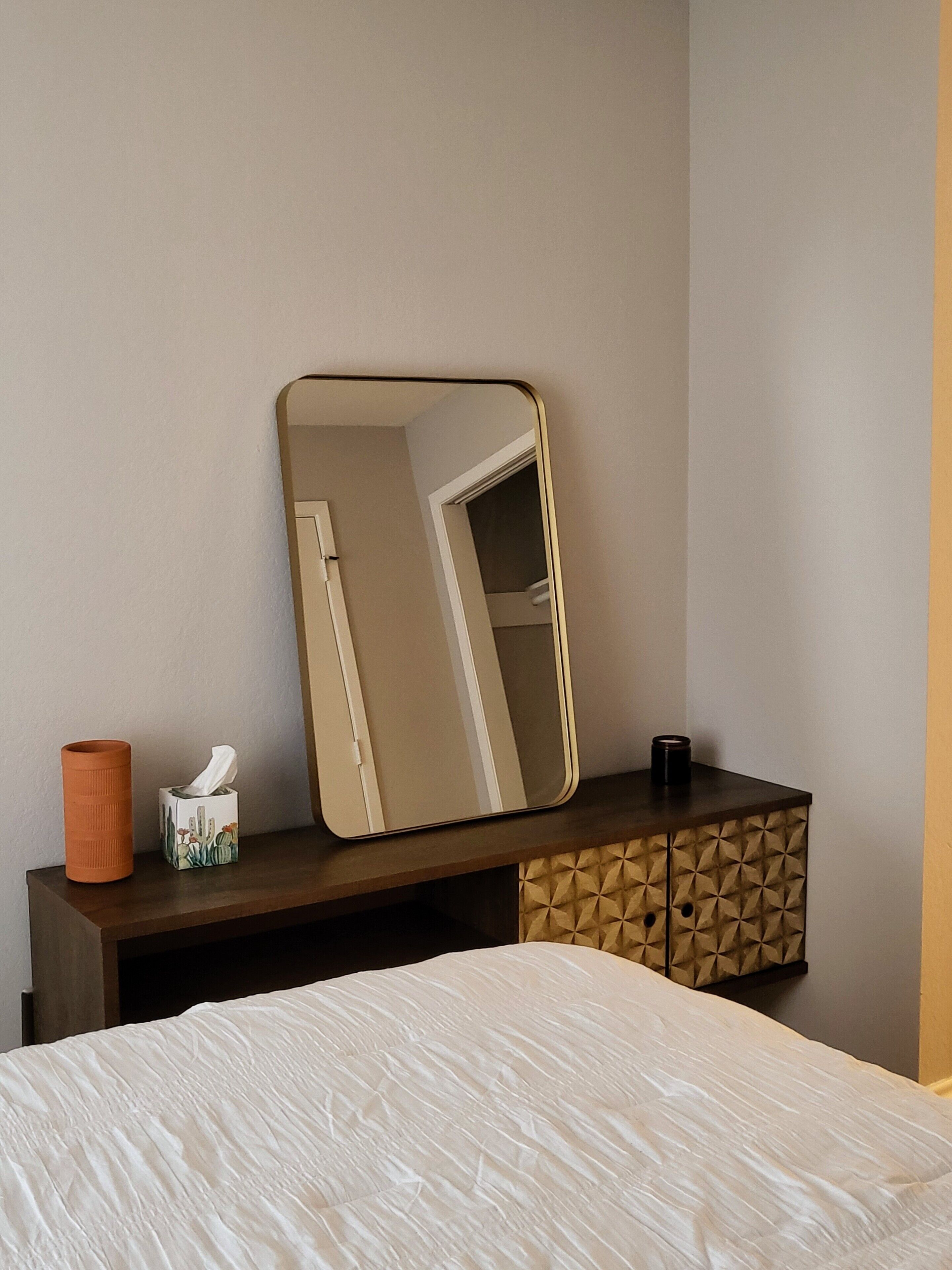 2 habitaciones, escritorio, tabla de planchar con plancha y wifi gratis 