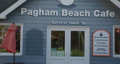 Wow I'm living on the beach. Luxury 4 bed sleeps 8