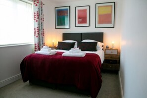 4 chambres, fer et planche à repasser, Wi-Fi, draps fournis