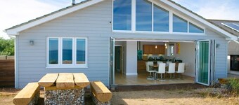 Wow I'm living on the beach. Luxury 4 bed sleeps 8