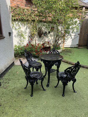 تناول الطعام بالخارج