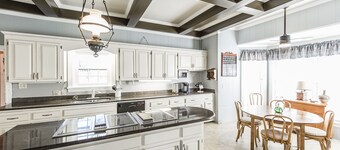 Historic Stonewall Stays • Room for 12 w/ New Bunk Room