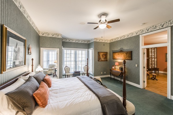 5 makuuhuonetta, työpöytä, ilmainen Wi-Fi, vuodevaatteet