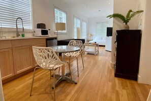 Superior Studio | Living area - Casa Coral (Coral Gables)