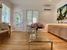 Design Apartment | Living area | 40-inch Smart TV with digital channels, TV