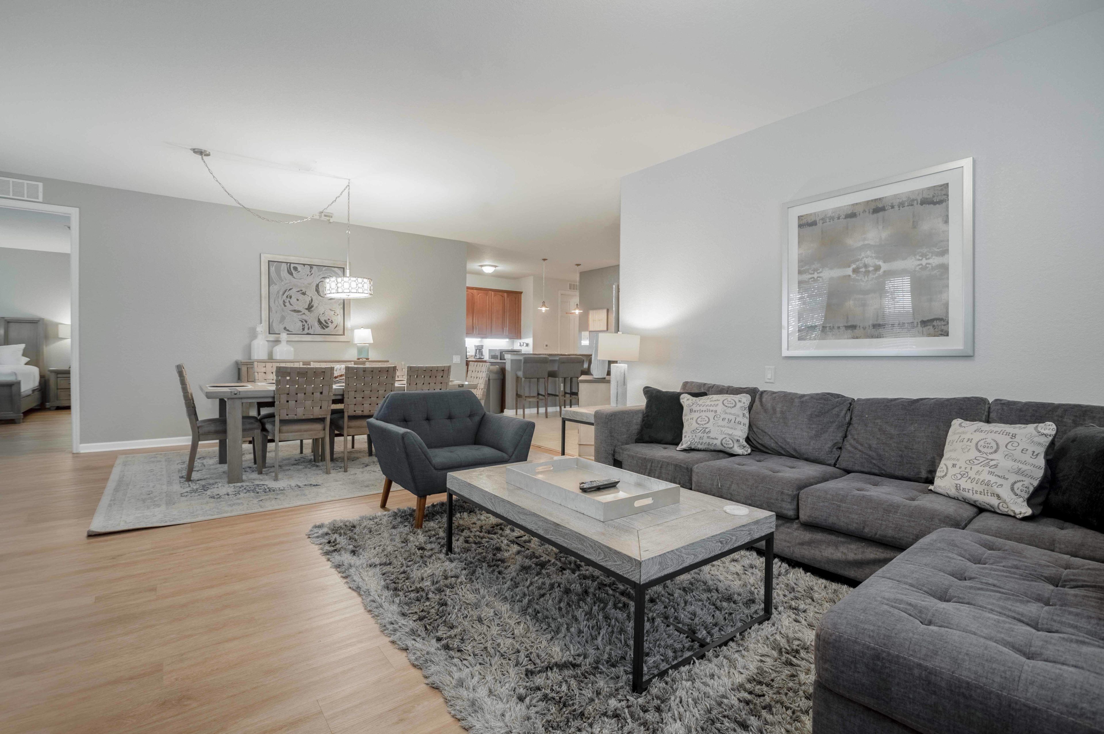 Vista Cay Tropicana Lakeview. Near Pool and all Parks, Walk to Conventions