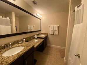 Ensemble baignoire-douche