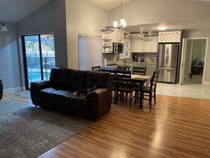 Smart TV, books - Private 3Bed/3Bath Heated Pool Outdoor Entertainment (Zephyrhills)