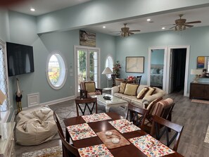 Interior - Oceanfront/Intercoastal Waterway (Newport)