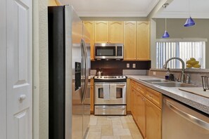 Townhome | Private kitchen | Oven, coffee/tea maker, electric kettle - Harbor Vacation Homes (Margate)