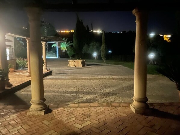 المنشأة من الخارج