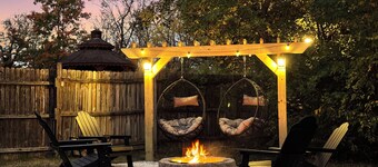 Fire Pit, Sunroom, Hanging Chair, 10mi to city