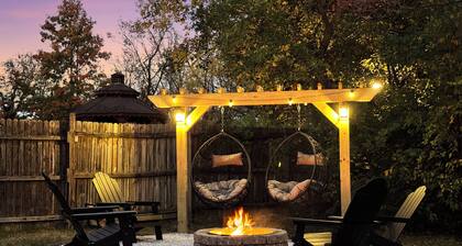Fire Pit, Sunroom, Hanging Chair, 10mi to city