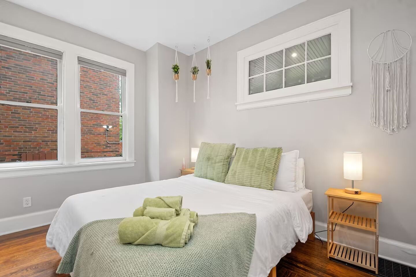 3 habitaciones, escritorio, tabla de planchar con plancha y wifi gratis 