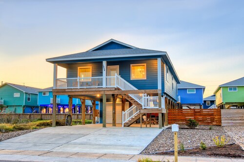 Slow M'Ocean- Close to EVERYTHING, PRIVATE HEATED Pool & 6 passenger Golf Cart!!