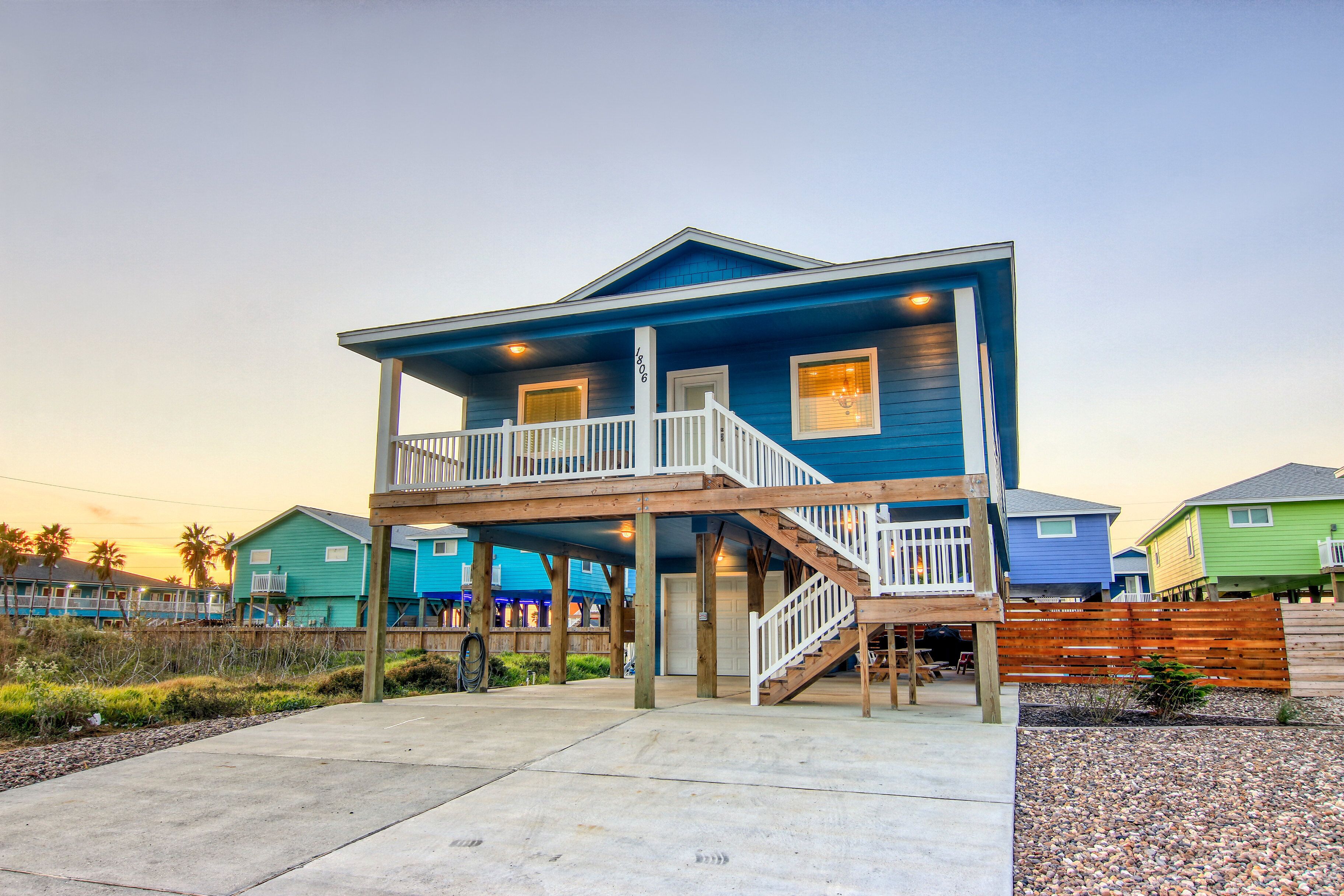 Slow M'Ocean- PRIVATE HEATED Pool & 6 passenger Golf Cart !!!!