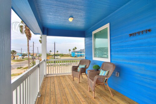 Slow M'Ocean- Close to EVERYTHING, PRIVATE HEATED Pool & 6 passenger Golf Cart!!