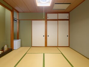 Traditional Twin Room, Smoking | Iron/ironing board, free WiFi - Business Ryokan Hotel Yukimiso (Toyama)