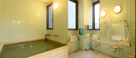 Nhà tắm công cộng