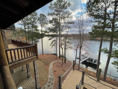 Smith Lake Family Retreat Log Home, Private Boat Ramp, Dock, Theater & Game Room