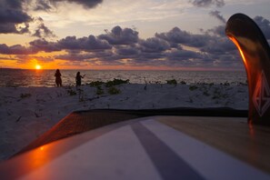 Nära stranden och strandhanddukar