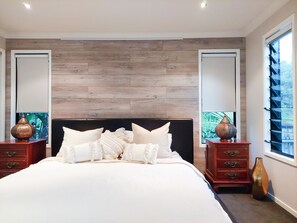 4 bedrooms, iron/ironing board, travel cot, free WiFi - The Mountain View Retreat (Wongawallan)