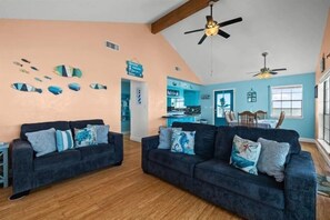 Property grounds - Waterfront Home With Private Fishing Pier on Turtle Bay (Palacios)