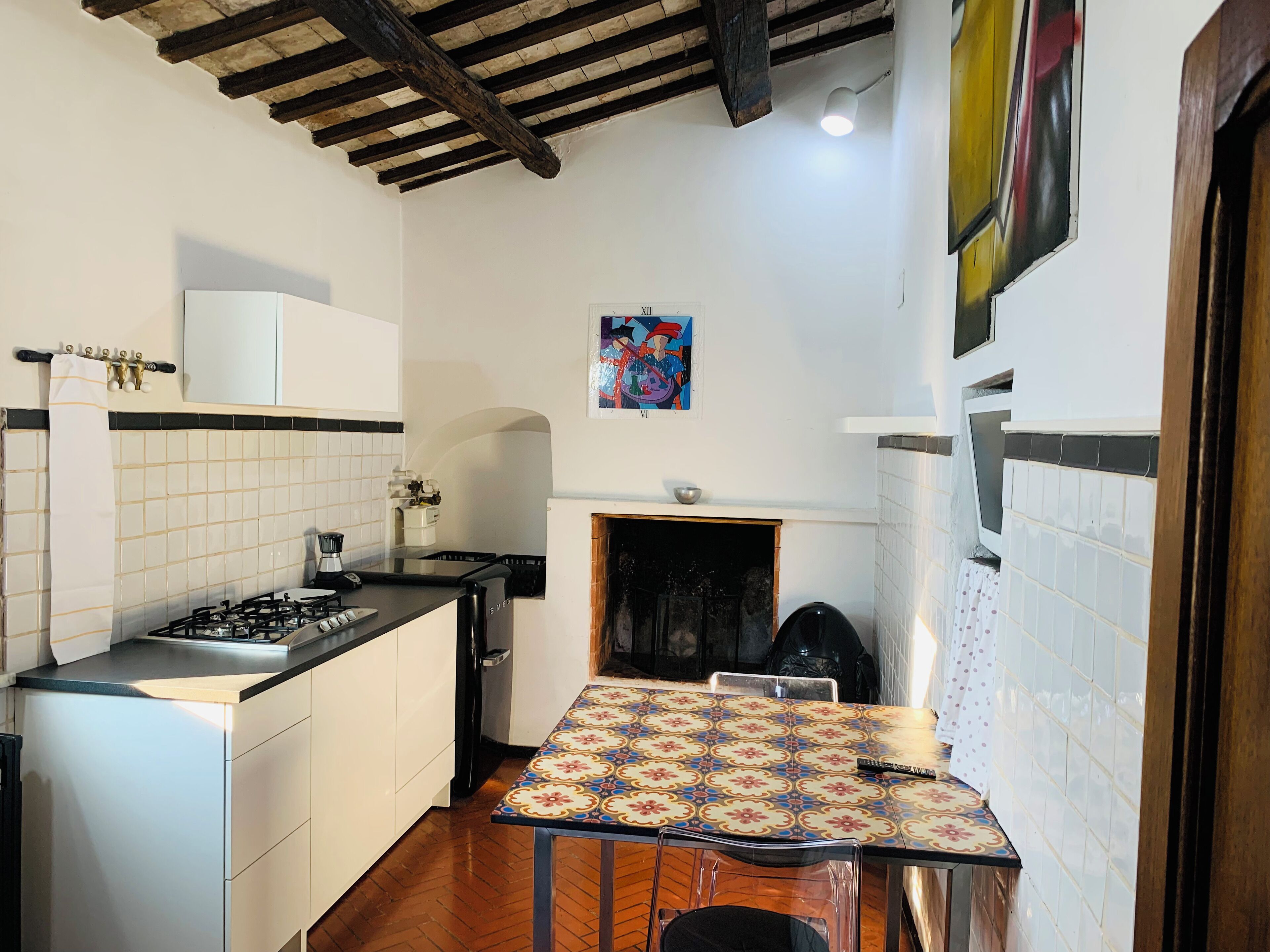 Frigorifero, microonde, piano cottura, lavastoviglie