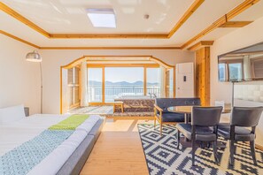 Quarto básico, 1 quarto (Spa203(familybed,oceanview)) | 1 quarto, Wi-Fi de cortesia
