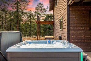 Outdoor spa tub - 4 Bedrooms, Sleeps 16, Hot Tub, Games, Tesla Charger, Smart TV's,  MORE! (Heber)