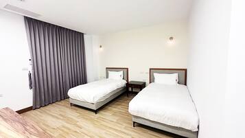 Classic Twin Room | Premium bedding, down duvets, pillow-top beds, desk
