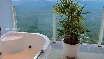 Deluxe Double Room, 1 Katil Raja (King), Non Smoking, Garden View | Teres/patio